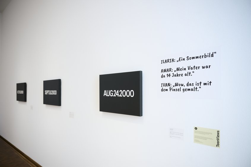 Installationsansicht TeenViews, Museum Ludwig Köln, 2026; On Kawara, 24. AUG. 2000, 8. SEPT. 2000, 10. OCT. 2000 (aus der Serie Today, 1966–2013), Museum Ludwig, Köln, © On Kawara, Foto: Studio Pramudiya